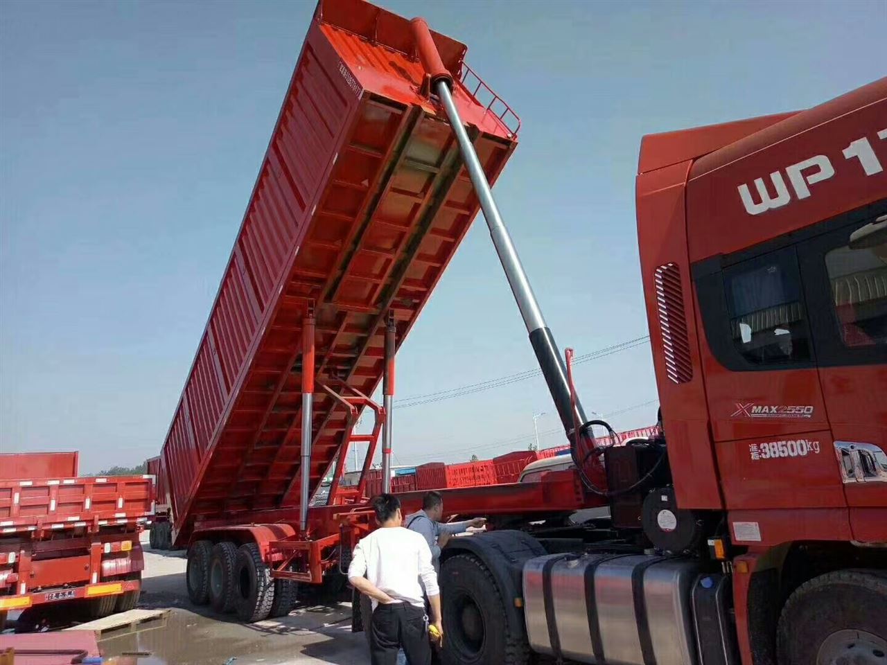 怎么挑选8.5米平板集装箱自卸半挂车